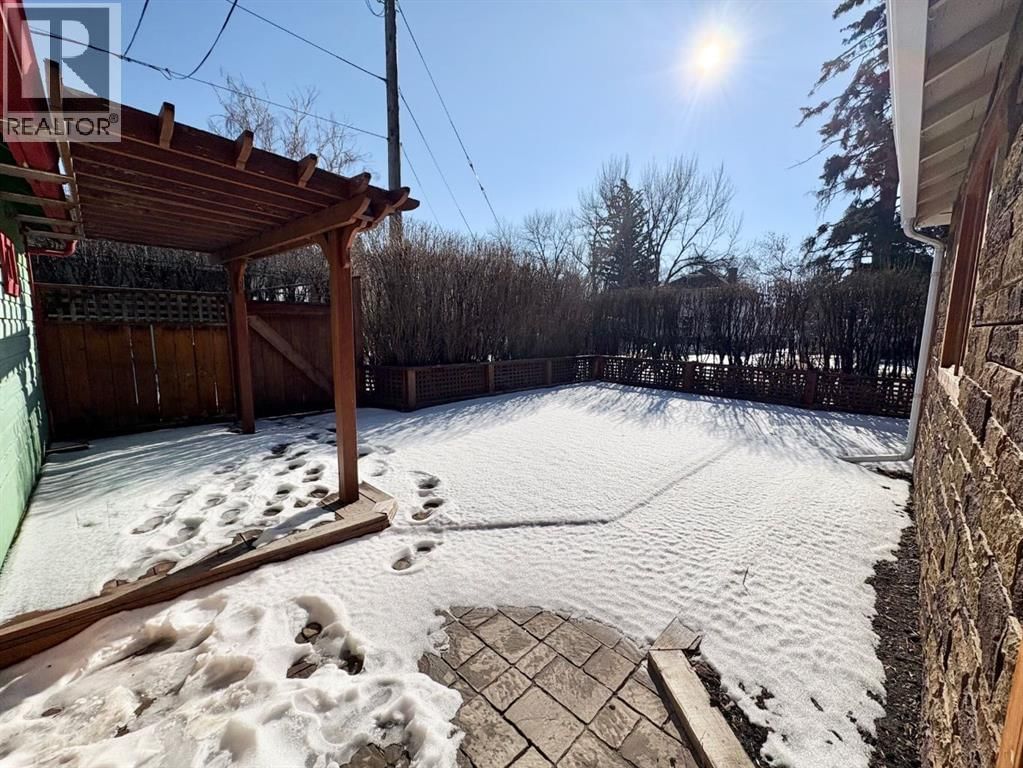 1407 4 AVENUE SOUTH Image 35