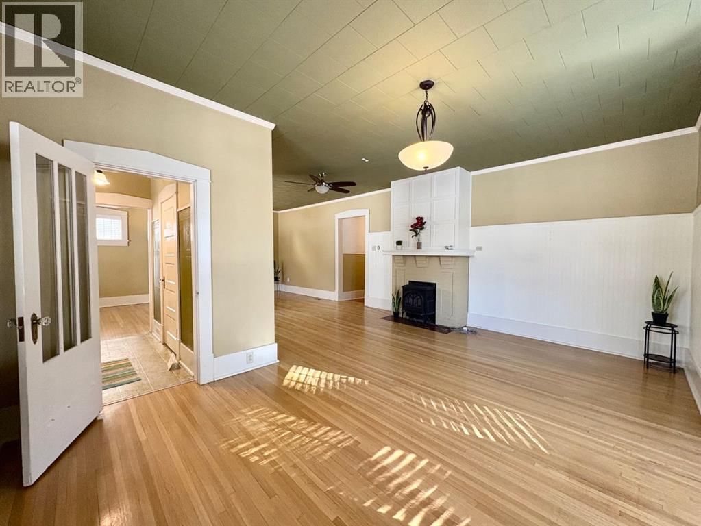 1407 4 AVENUE SOUTH Image 8