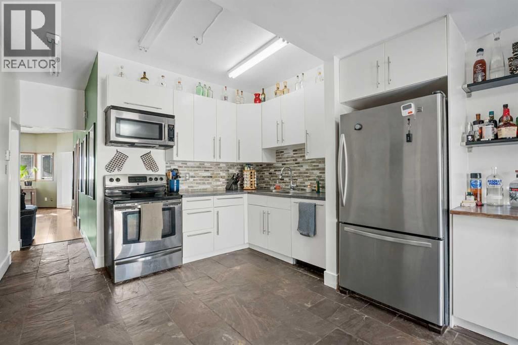 224 20 AVENUE Image 13