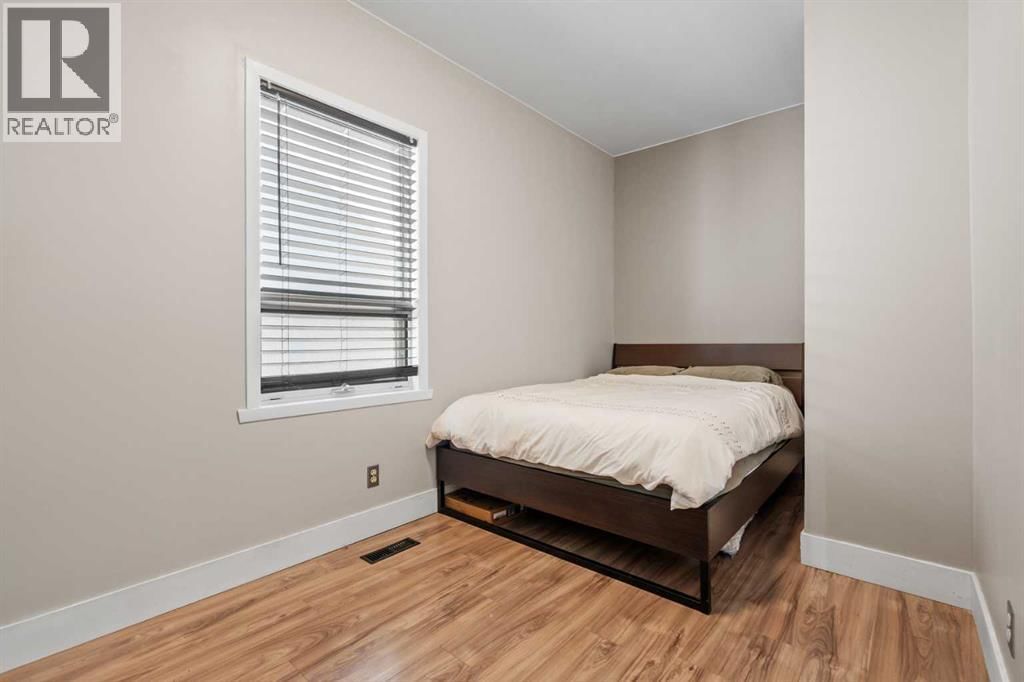 224 20 AVENUE Image 8