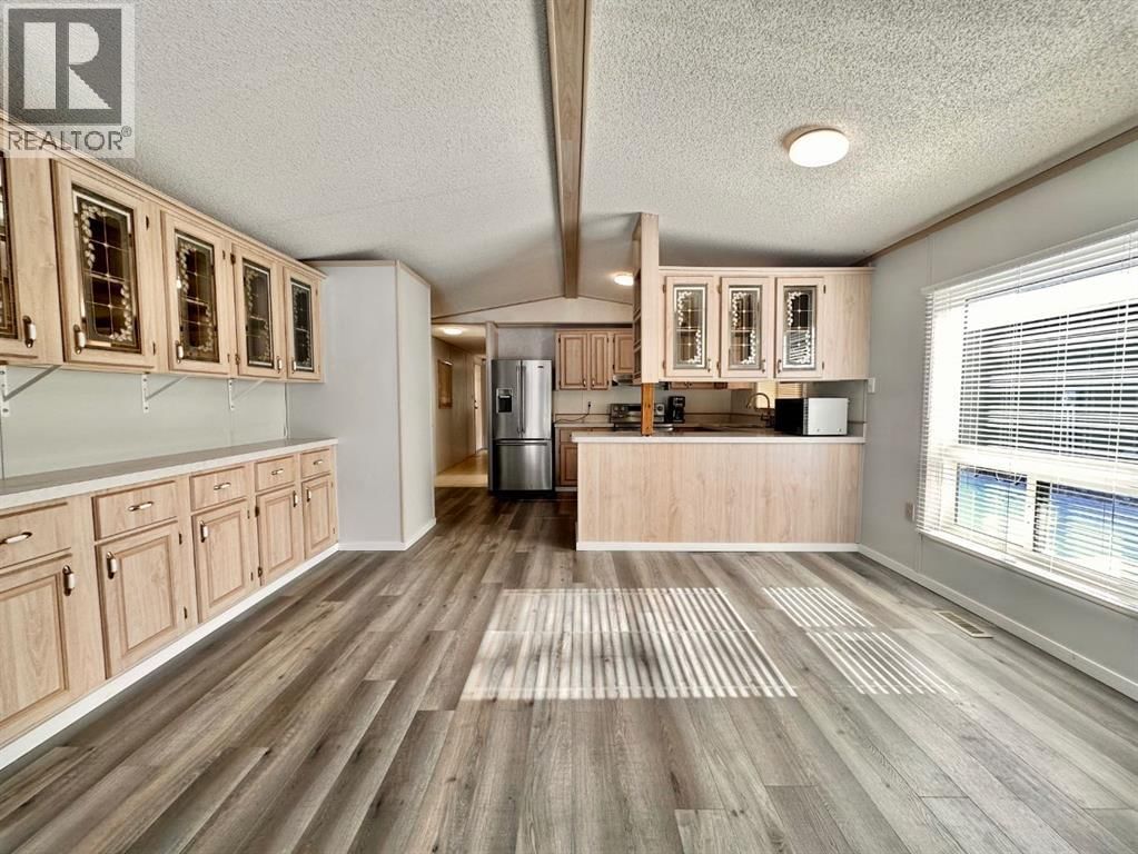 613 IRIS STREET Image 11