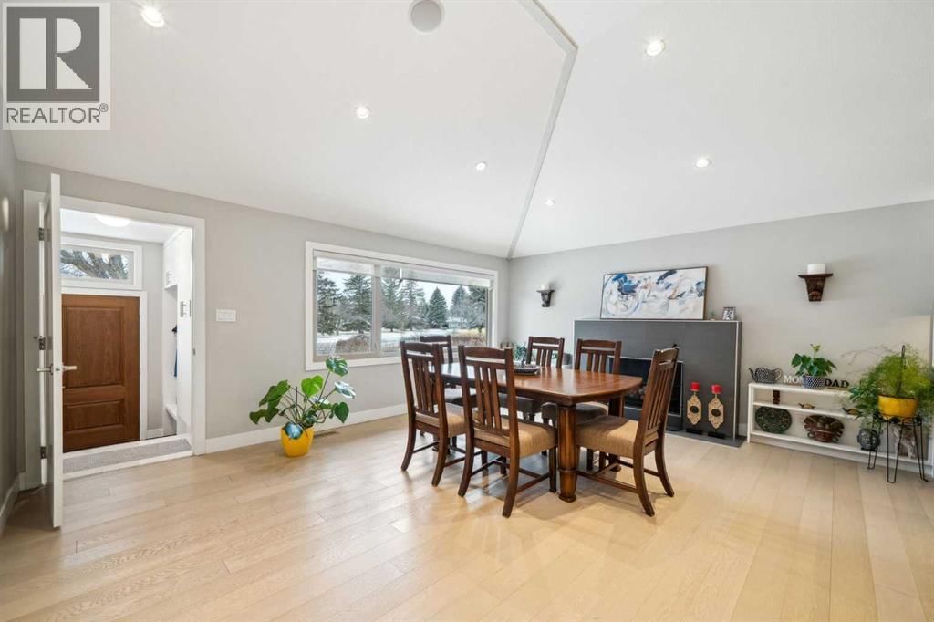 16 MEADOWLARK Crescent property photo