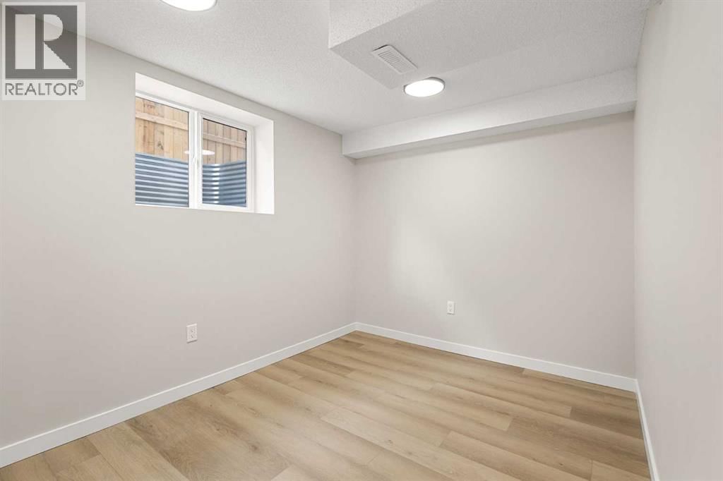 347 QUEENSLAND DRIVE SOUTHEAST Image 32