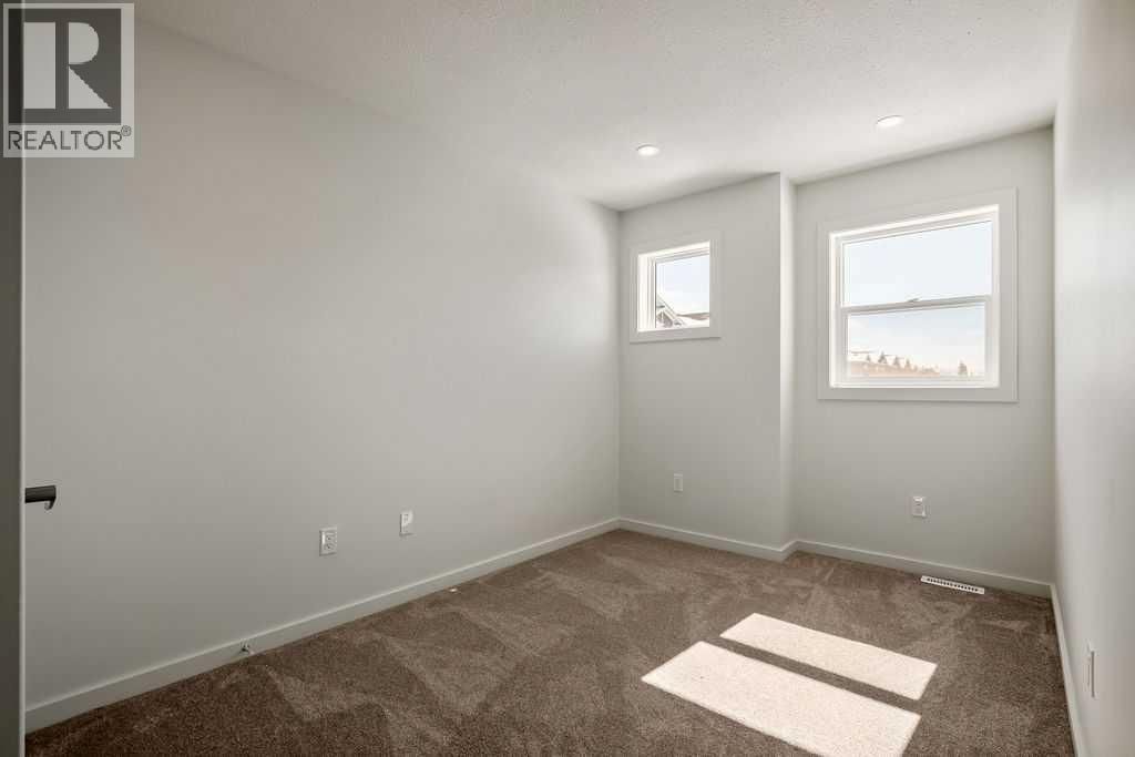 409 STRATHCONA CIRCLE Image 18