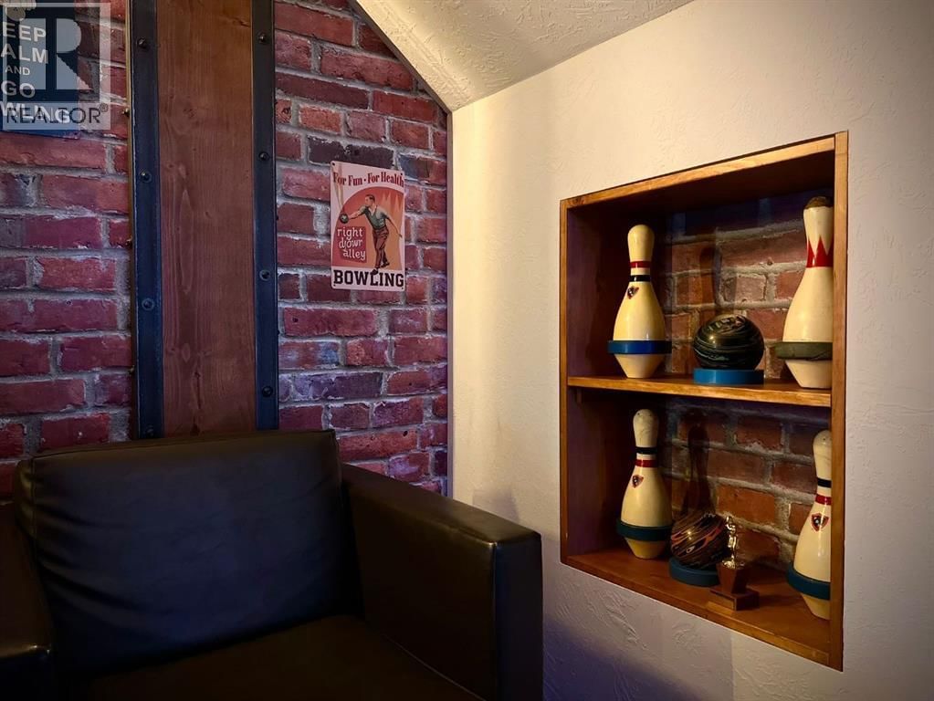 10004 100 STREET Image 16