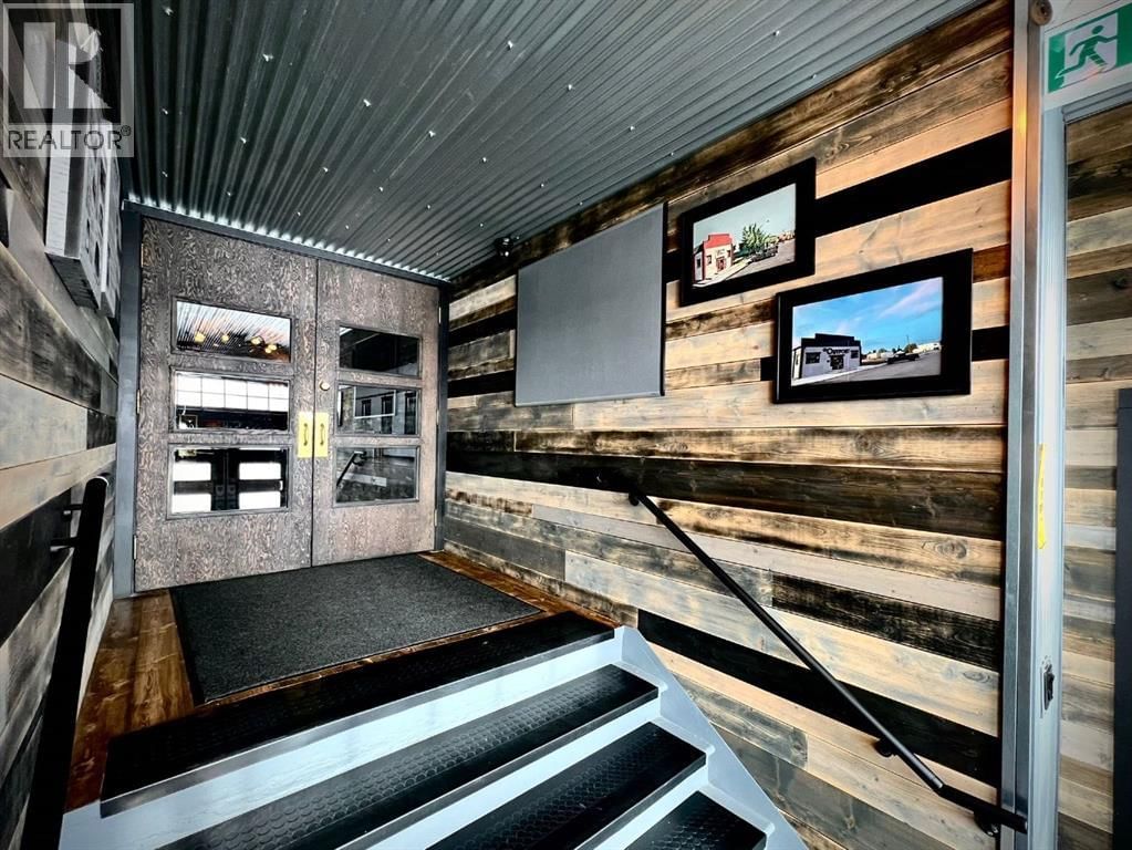 10004 100 STREET Image 37