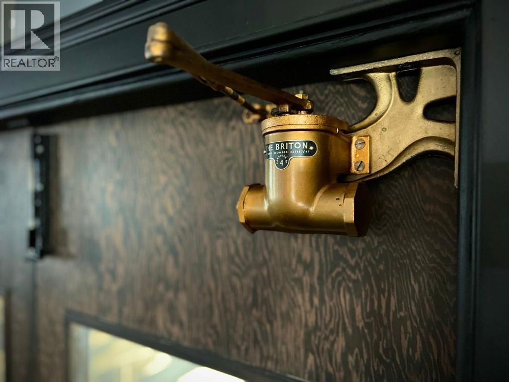 10004 100 STREET Image 38