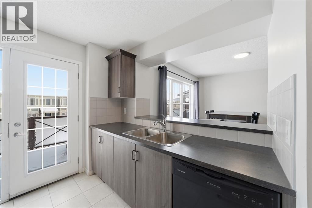 11 WINDFORD CRESCENT SOUTHWEST Image 14