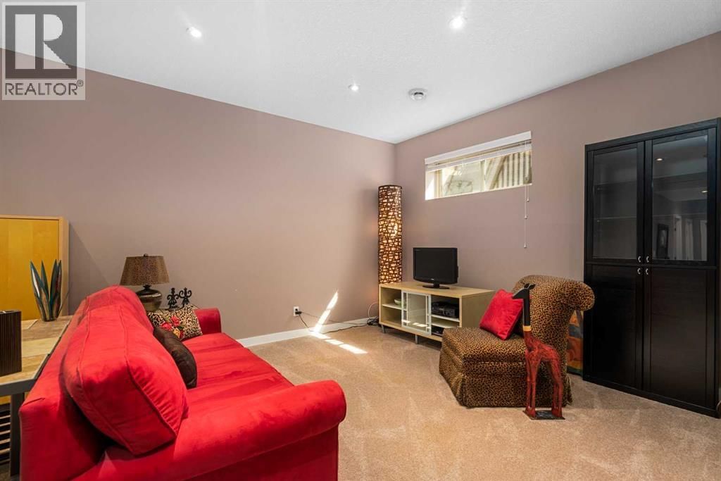 521 9 AVENUE NORTHEAST Image 32