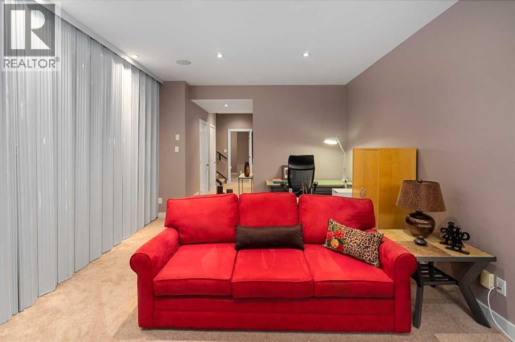 521 9 AVENUE NORTHEAST Image 35