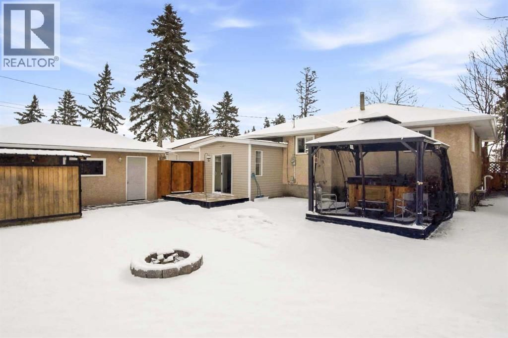 1122 CENTRE STREET Image 25