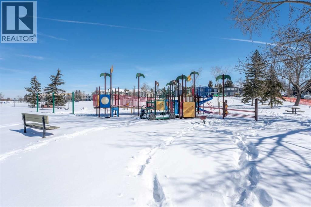 8 VAN HORNE CRESCENT NORTHEAST Image 39