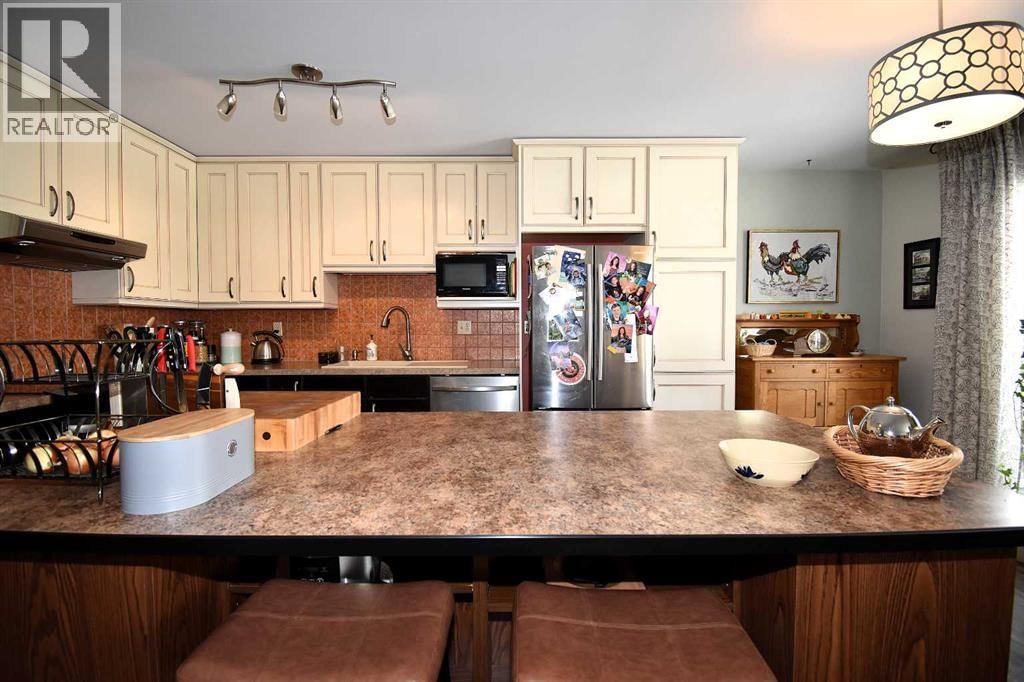 103 LAUREL SQUARE Image 12