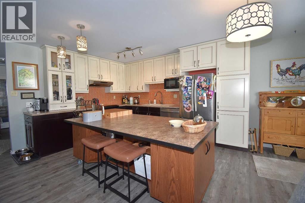 103 LAUREL SQUARE Image 13