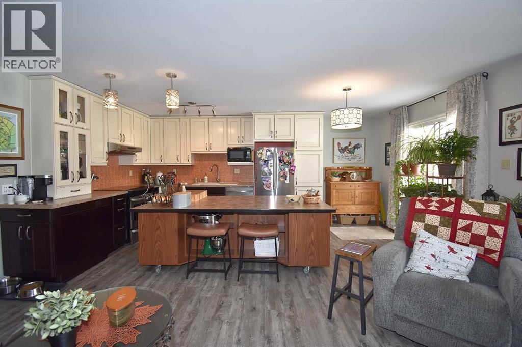 103 LAUREL SQUARE Image 14