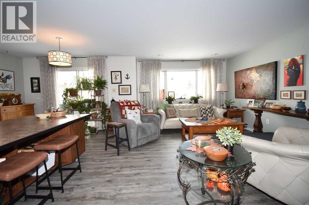 103 LAUREL SQUARE Image 15