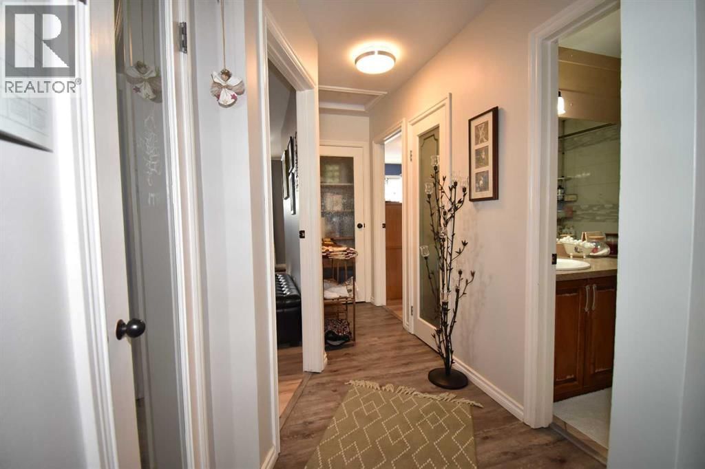 103 LAUREL SQUARE Image 16