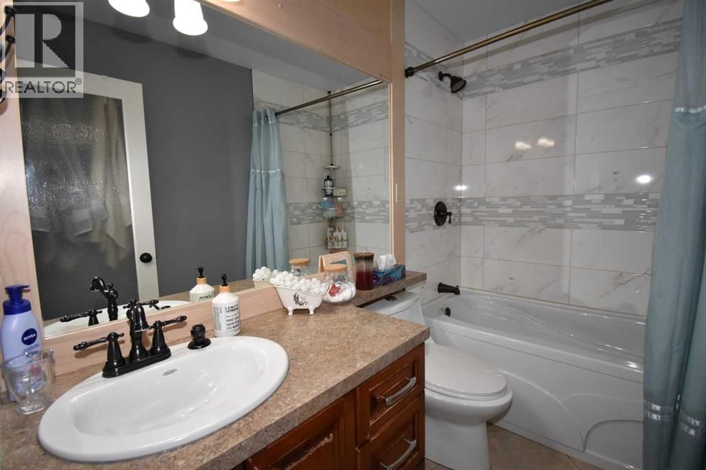 103 LAUREL SQUARE Image 18