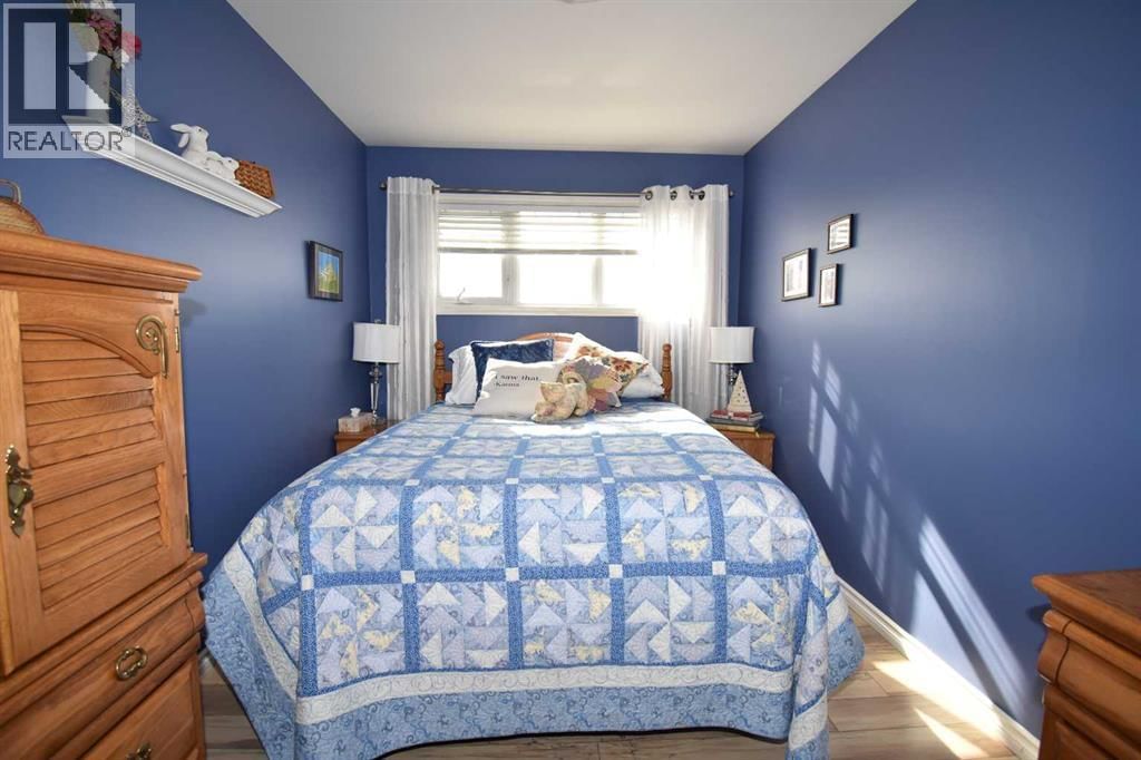 103 LAUREL SQUARE Image 23