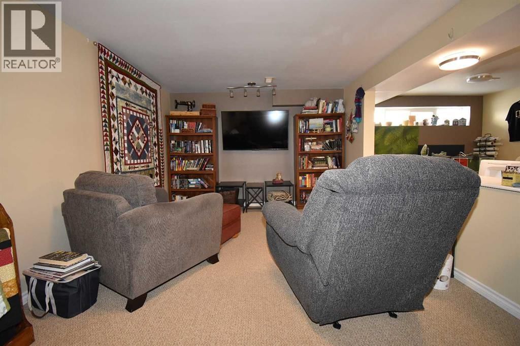 103 LAUREL SQUARE Image 26