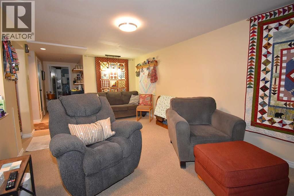 103 LAUREL SQUARE Image 27