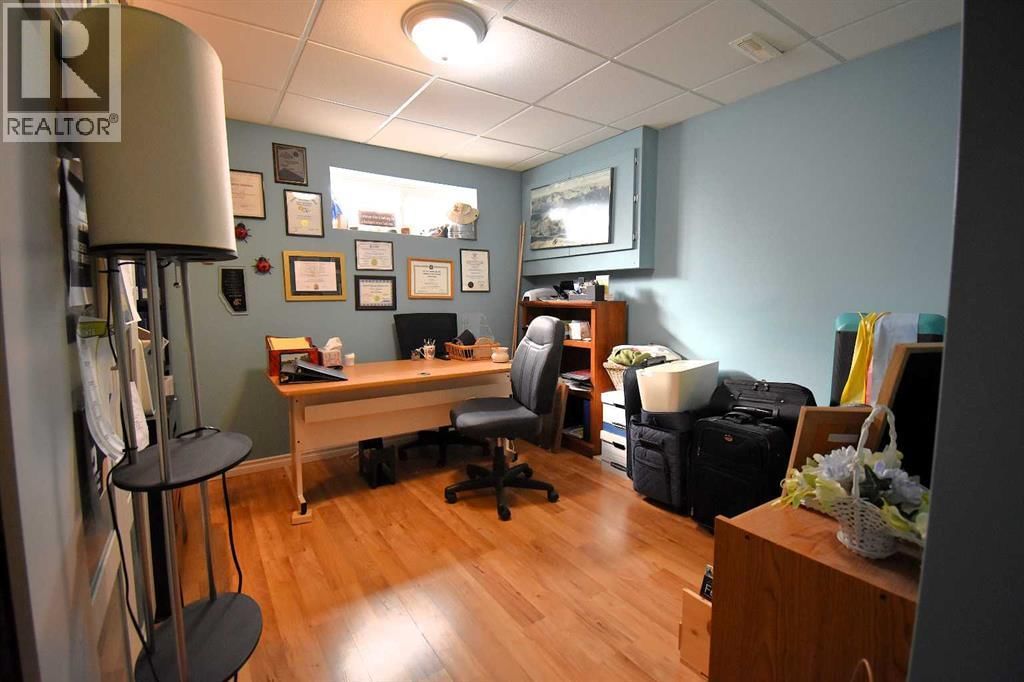 103 LAUREL SQUARE Image 32