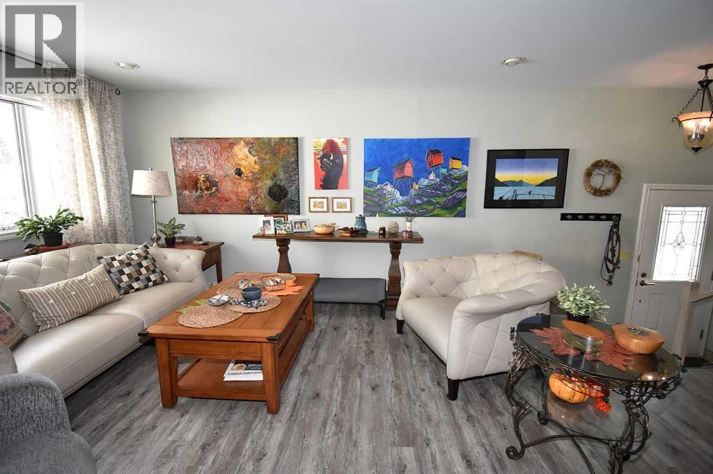 103 LAUREL SQUARE Image 4