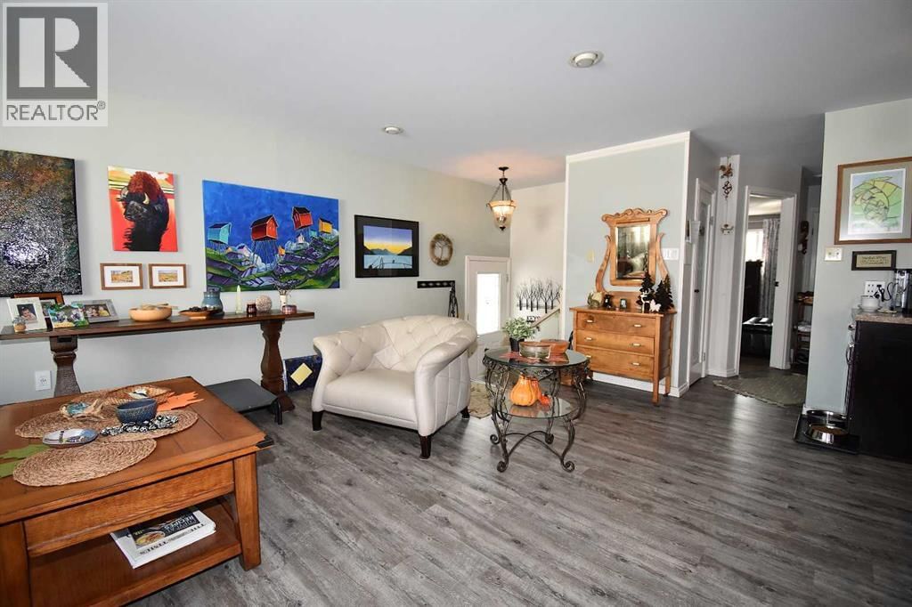 103 LAUREL SQUARE Image 6