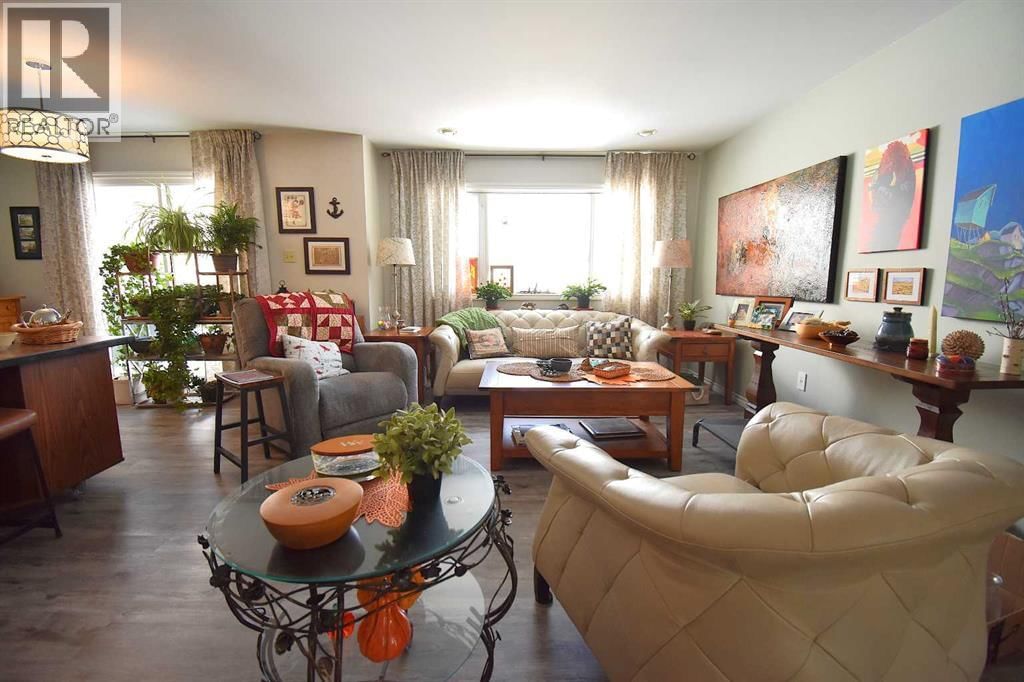 103 LAUREL SQUARE Image 8