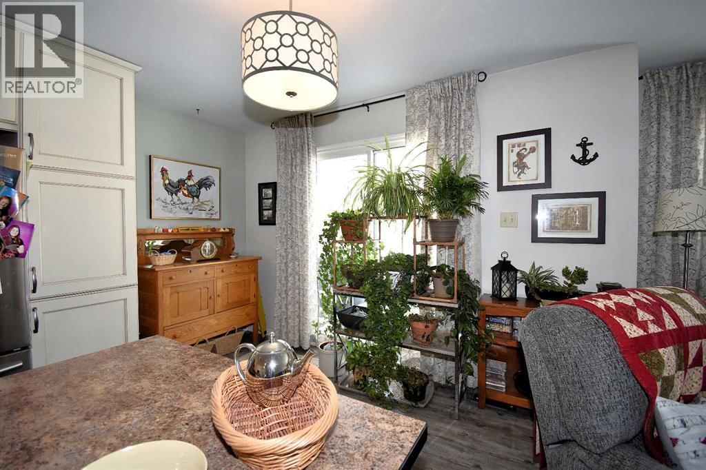 103 LAUREL SQUARE Image 9