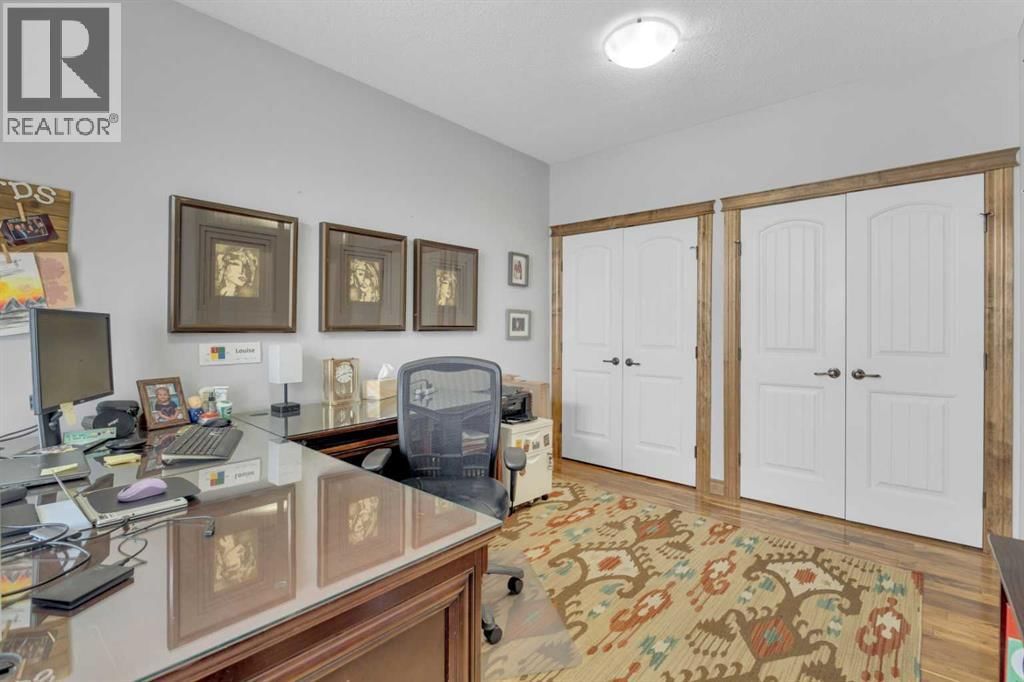 8 LAUREL CLOSE Image 3