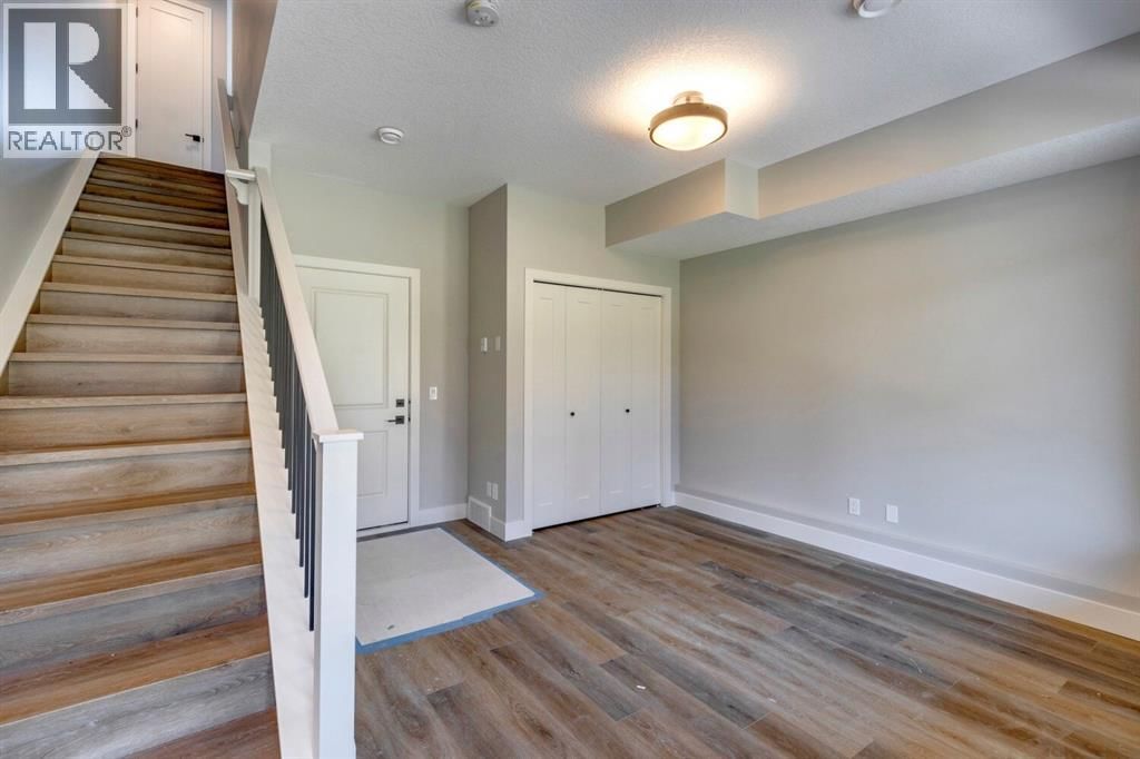 81 Royal Elm Green property photo