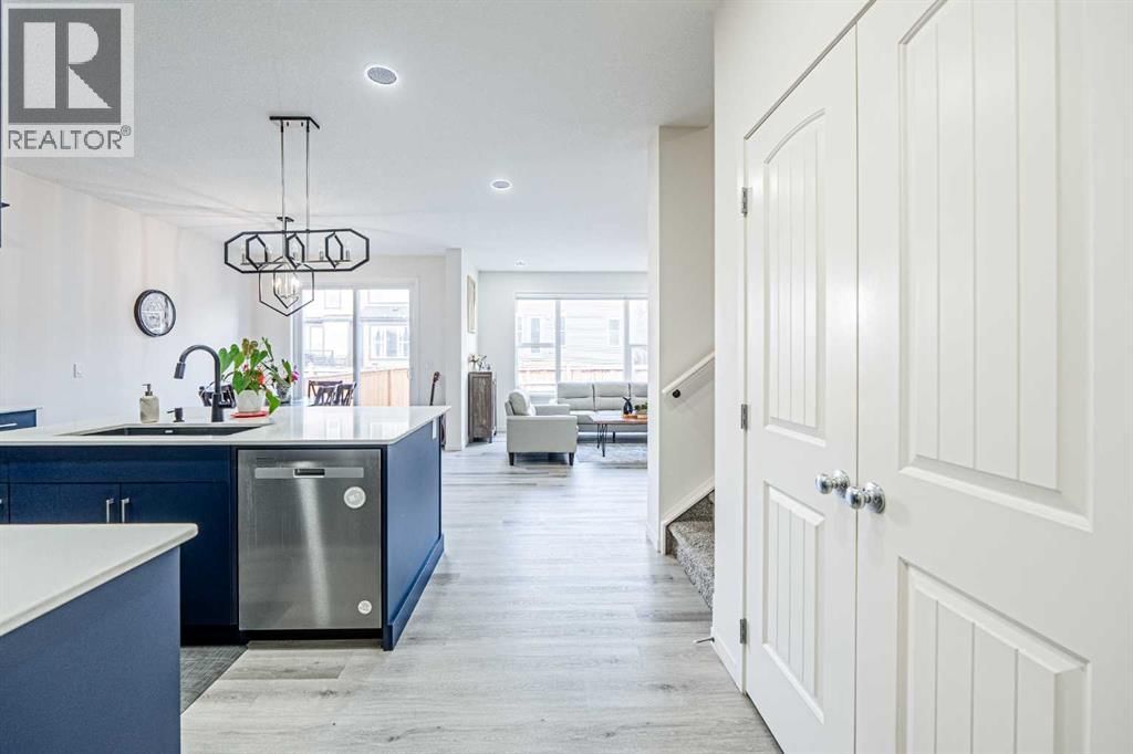 66 HOMESTEAD PARK NORTHEAST Image 11