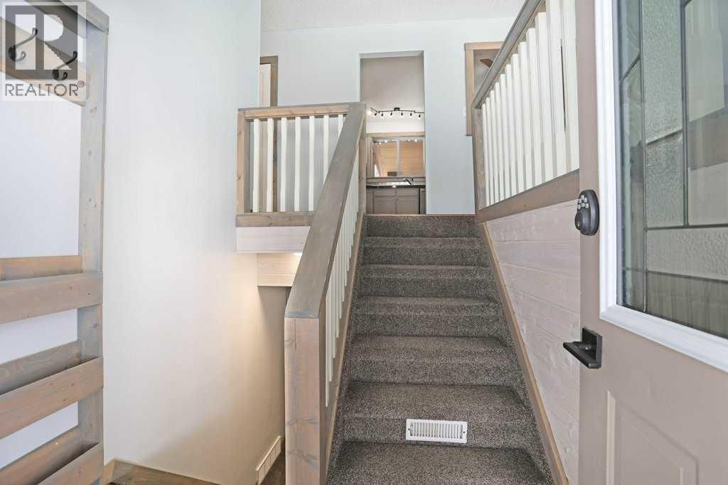 87 DR. ANDERSON PARK STREET EAST Image 4