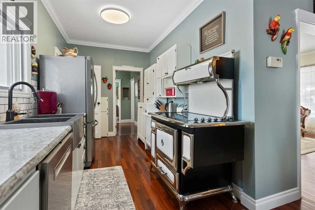 5037 52 STREET Image 7