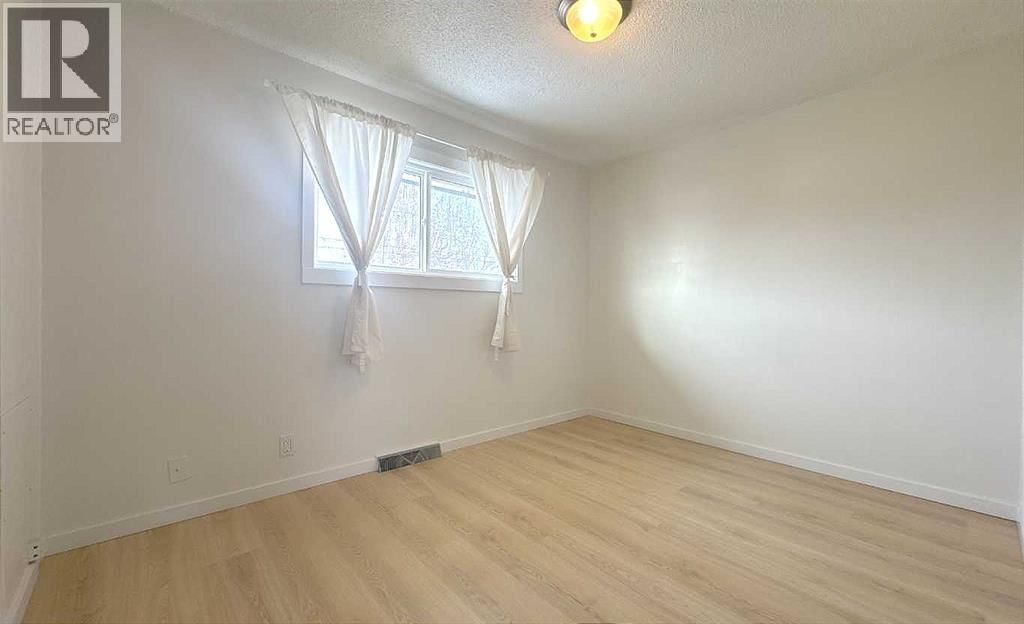 3229 19 AVENUE SOUTHEAST Image 16