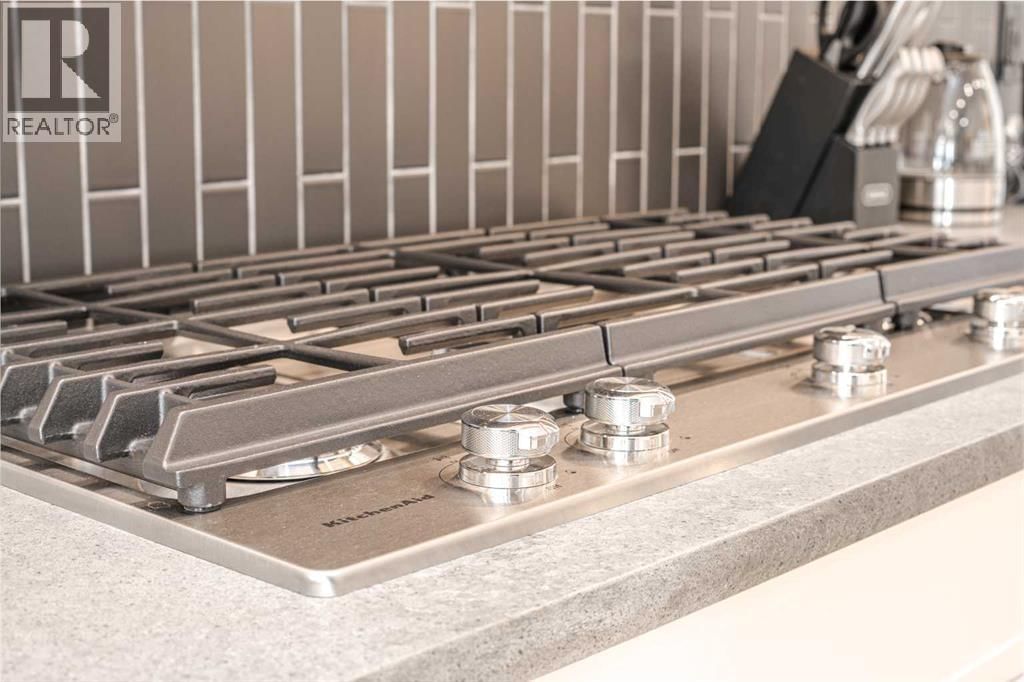 912 15 AVENUE NORTHEAST Image 42