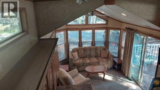 3 TIMBER CRESCENT Image 14