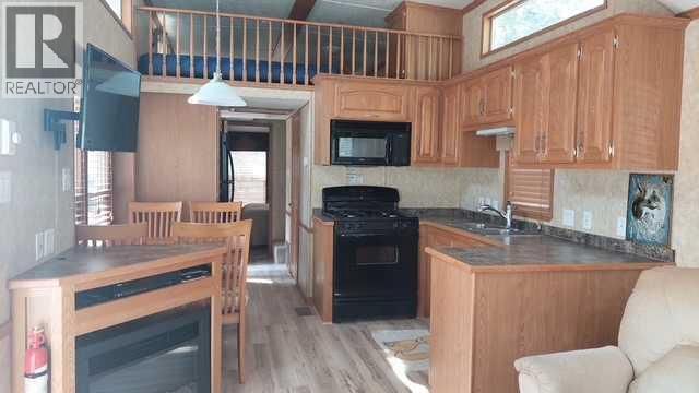 3 TIMBER CRESCENT Image 15