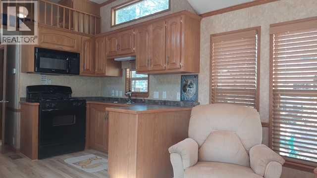 3 TIMBER CRESCENT Image 16