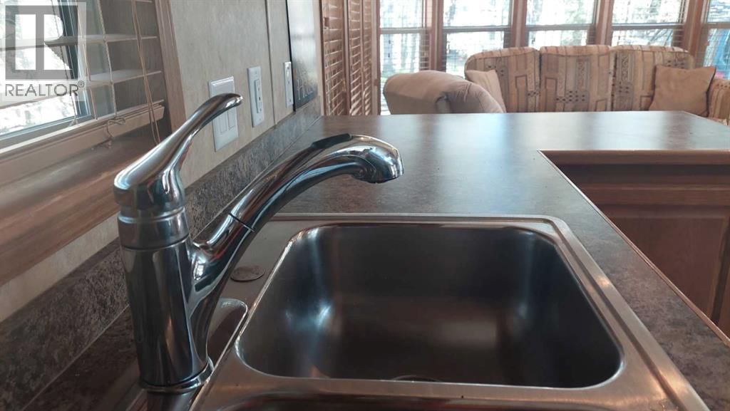 3 TIMBER CRESCENT Image 17