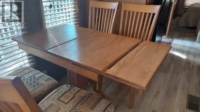 3 TIMBER CRESCENT Image 20