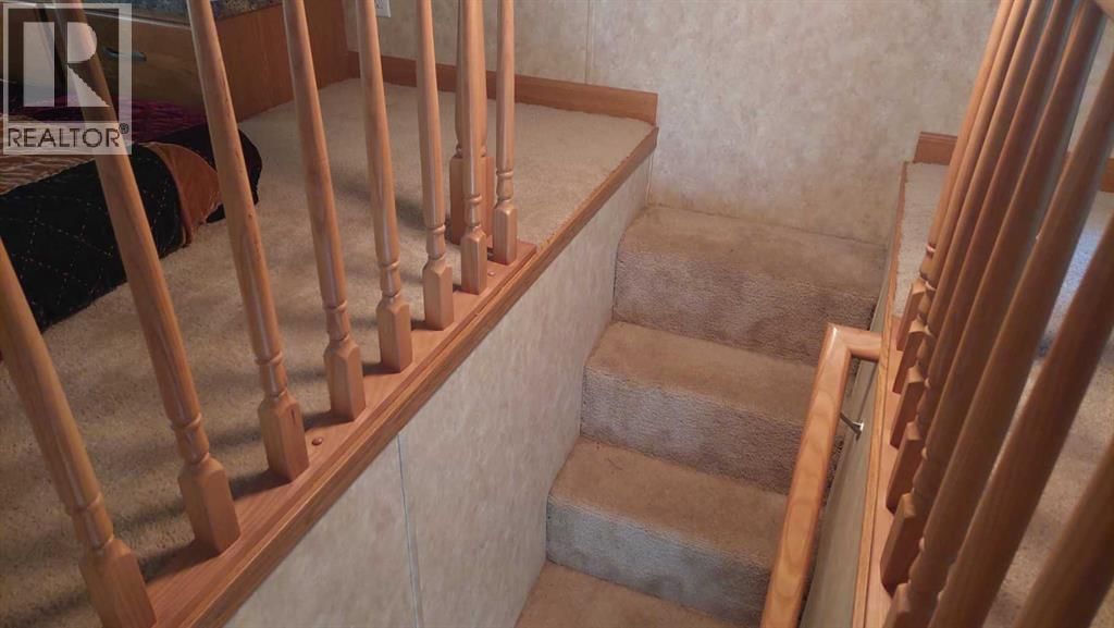 3 TIMBER CRESCENT Image 23