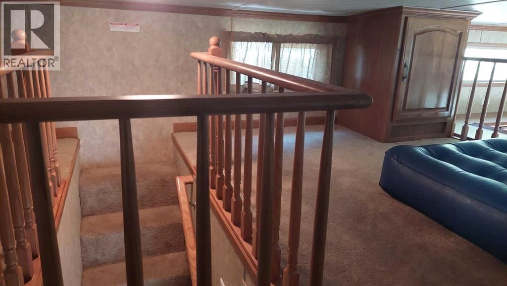 3 TIMBER CRESCENT Image 24