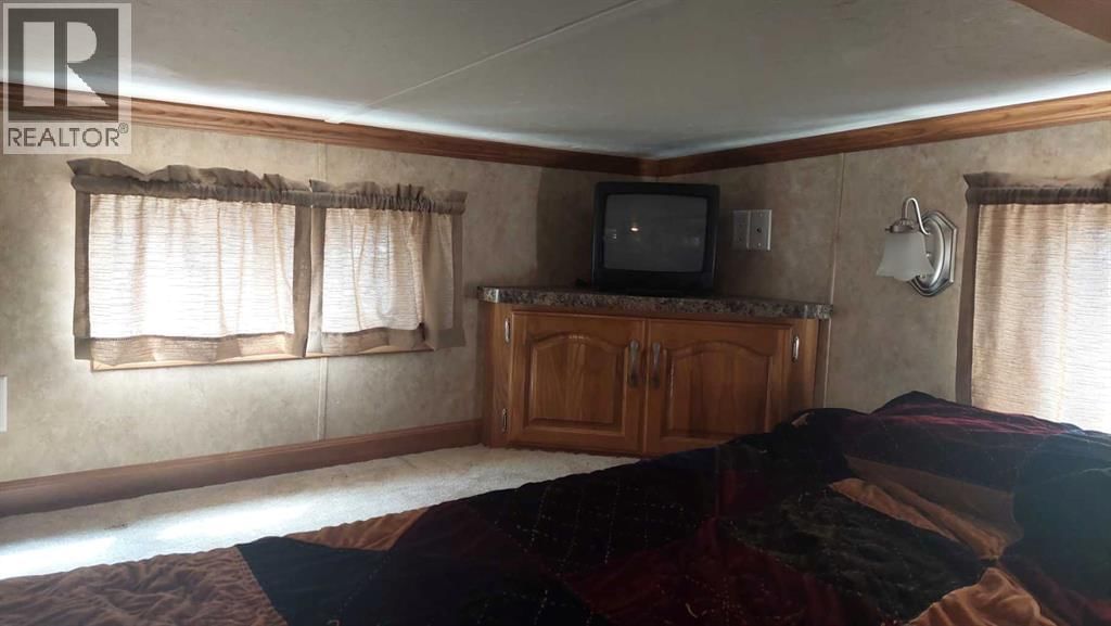 3 TIMBER CRESCENT Image 27