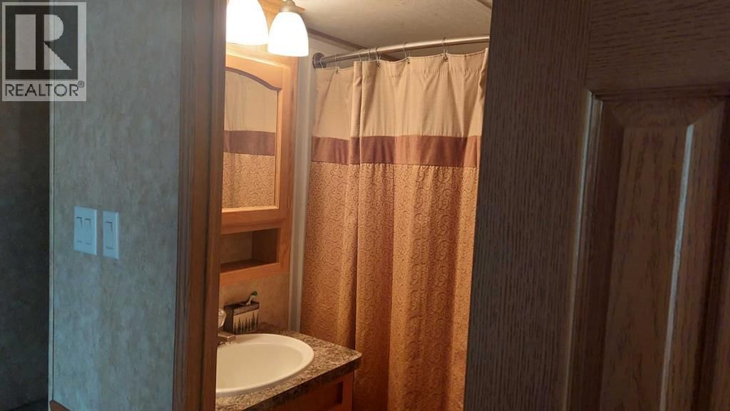 3 TIMBER CRESCENT Image 31