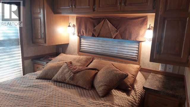 3 TIMBER CRESCENT Image 33