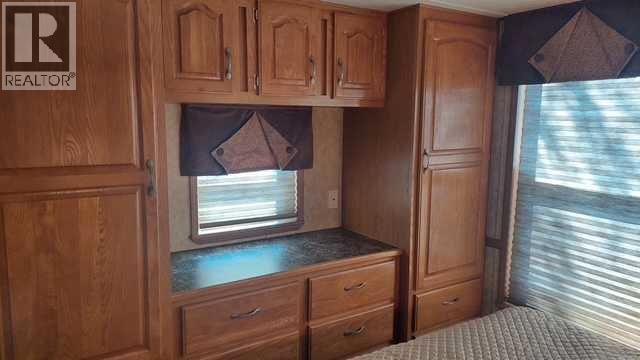 3 TIMBER CRESCENT Image 34