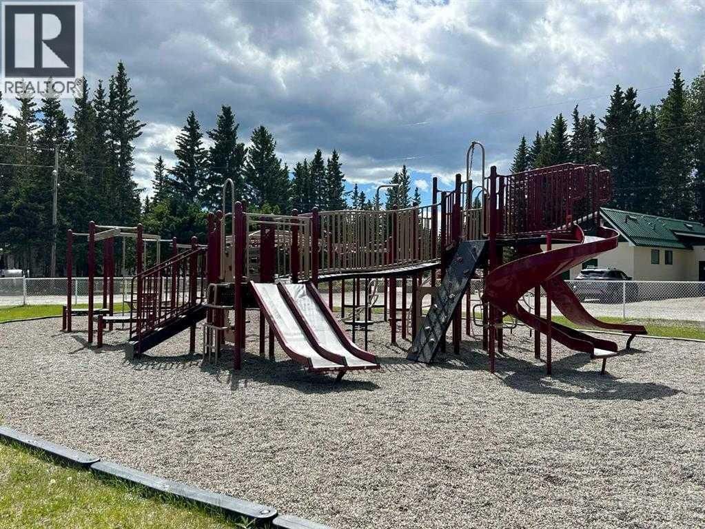 3 TIMBER CRESCENT Image 42