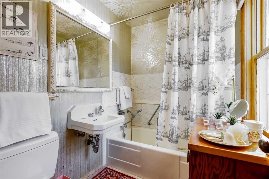 235 3 STREET Image 12